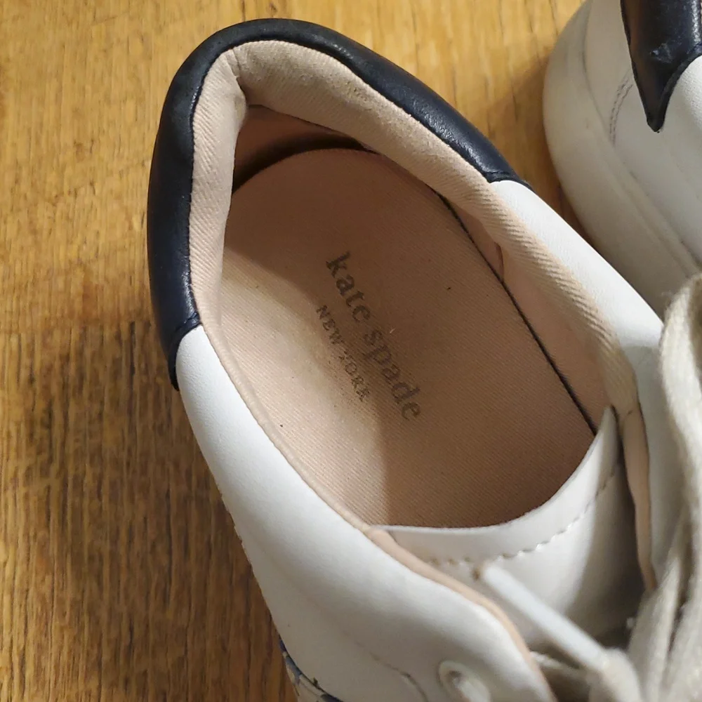 Kate Spade New York Keswick 2‎ White Leather Sneaker With Blue Floral Size 9B
